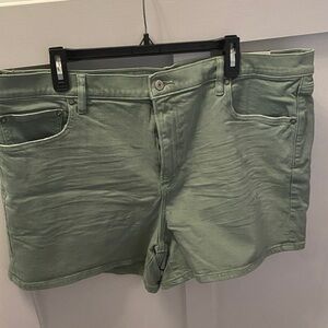 American Eagle Relaxed Shorts Green
